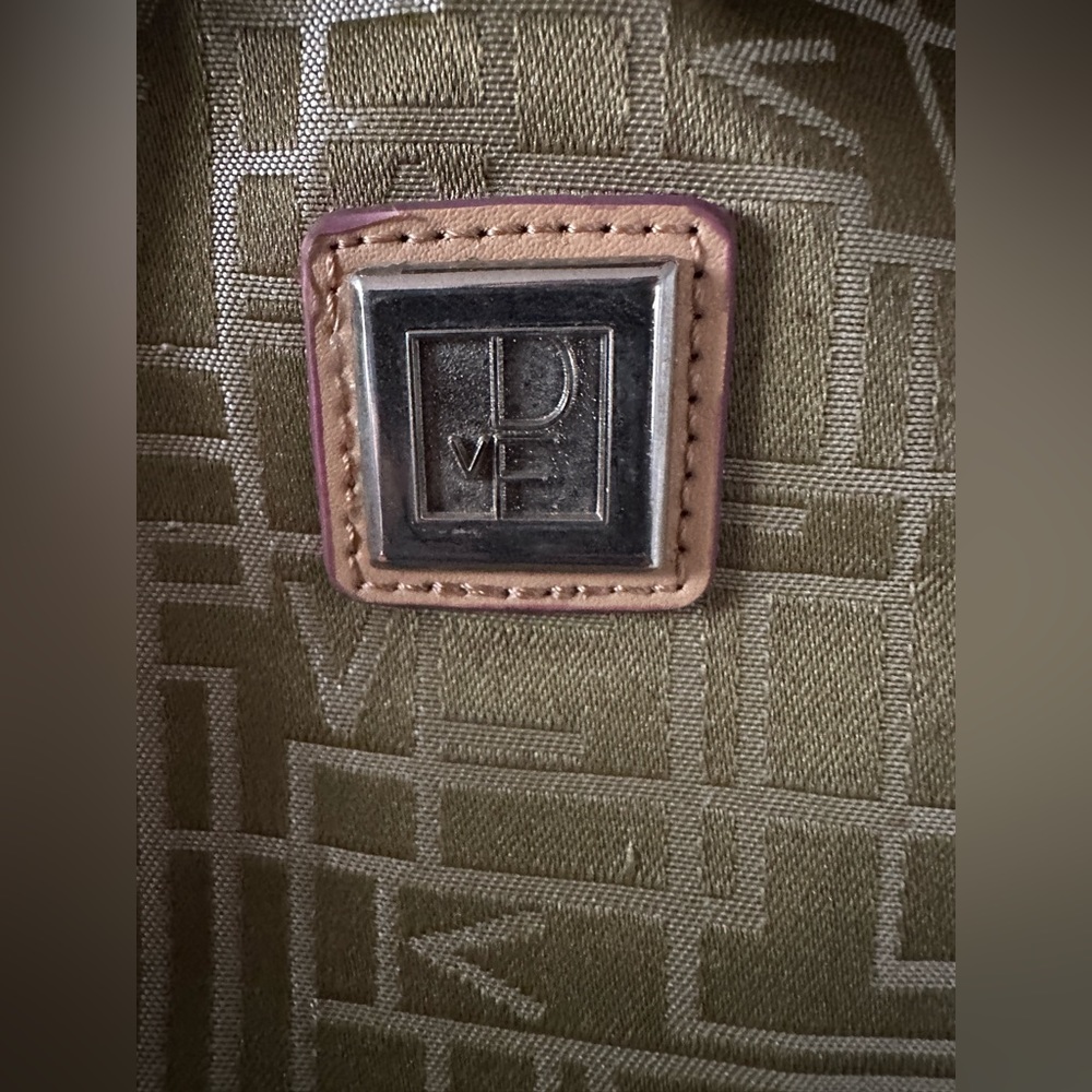 DVF maxi purse - Picture 2 of 10